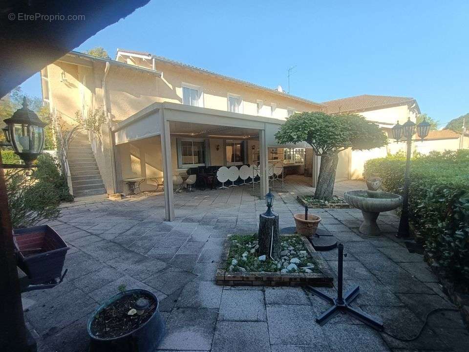 Appartement à VARENNES-LES-MACON