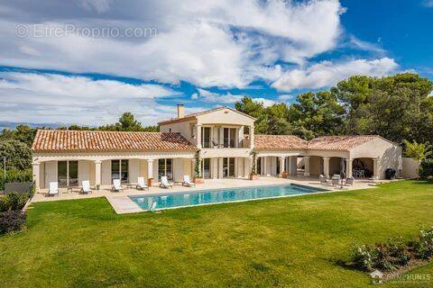 Maison à MENERBES