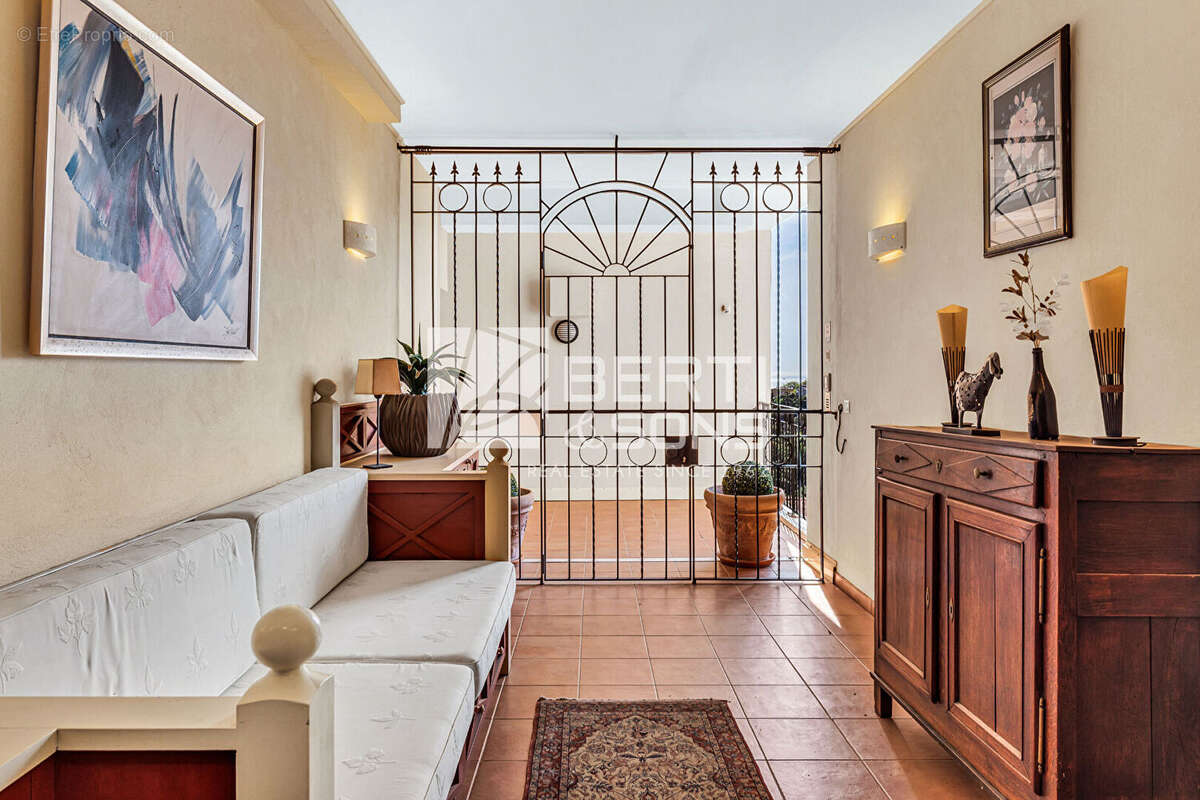 Appartement à MANDELIEU-LA-NAPOULE