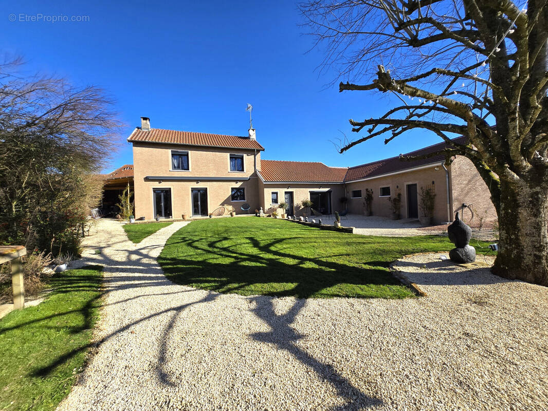 Maison à LA CLAYETTE