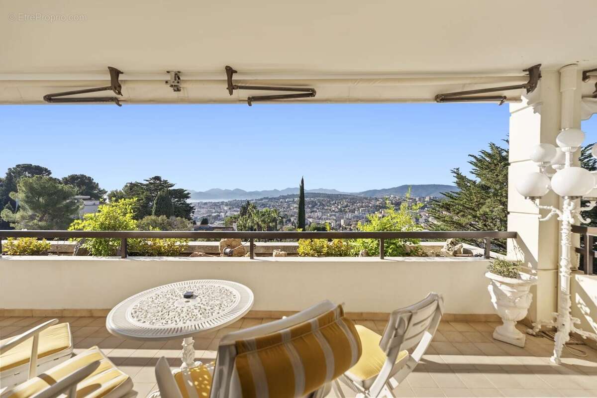 Appartement à LE CANNET
