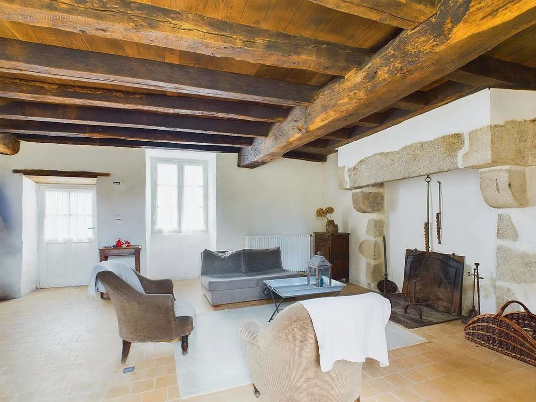 Maison à CHAMPNIERS-ET-REILHAC