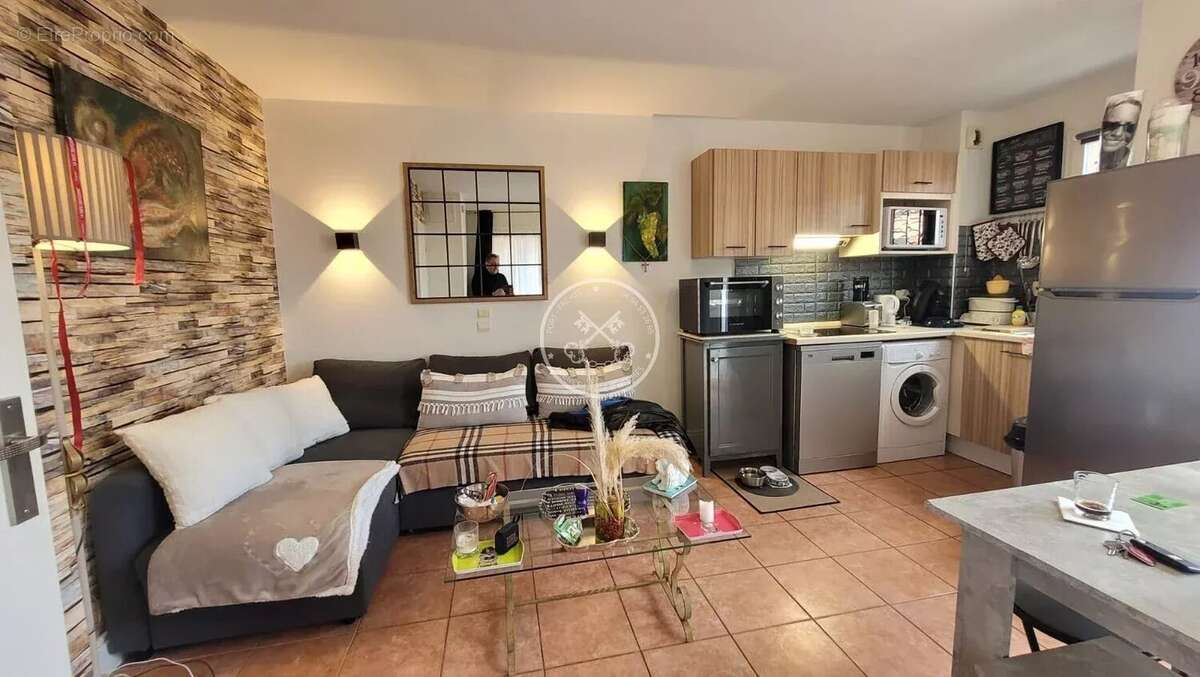 Appartement à ROQUEBRUNE-SUR-ARGENS
