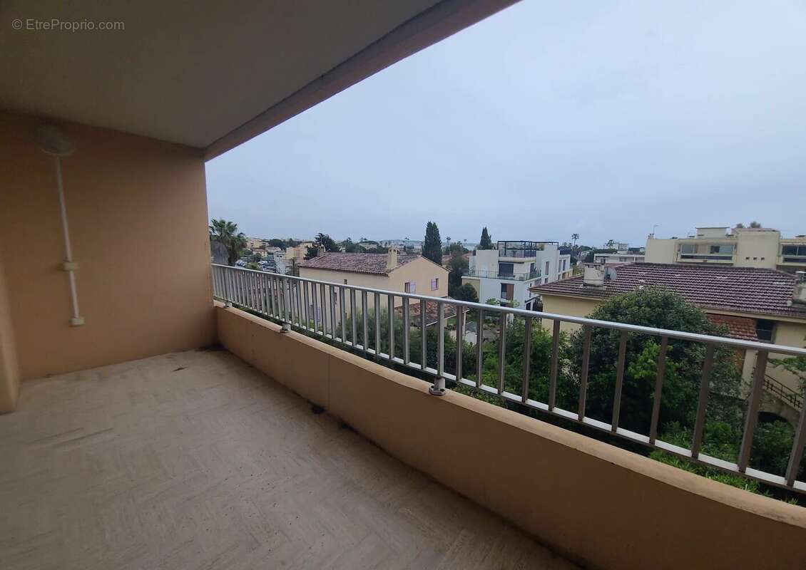 Appartement à VALLAURIS