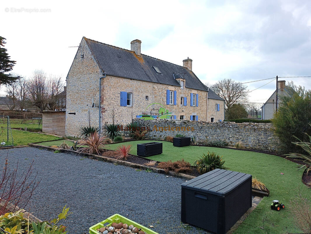 Maison à TOUR-EN-BESSIN