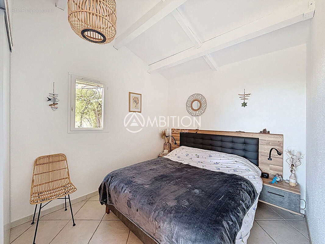 Appartement à ROQUEBRUNE-SUR-ARGENS