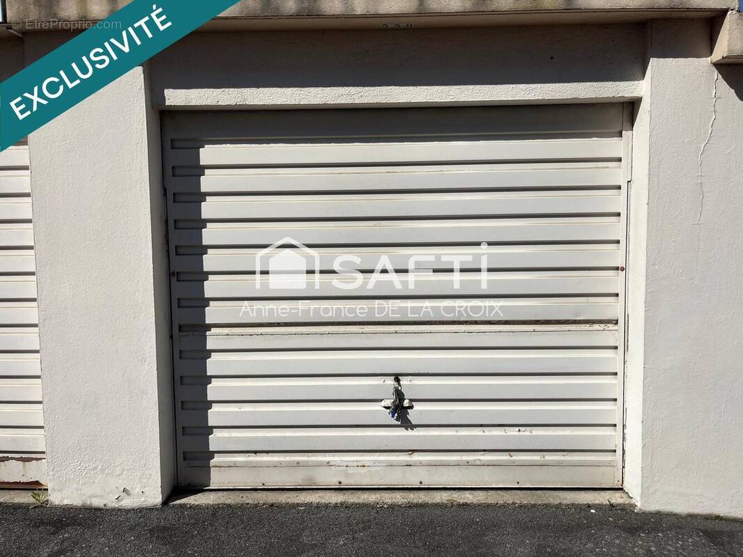 Photo 1 - Parking à MERIGNAC