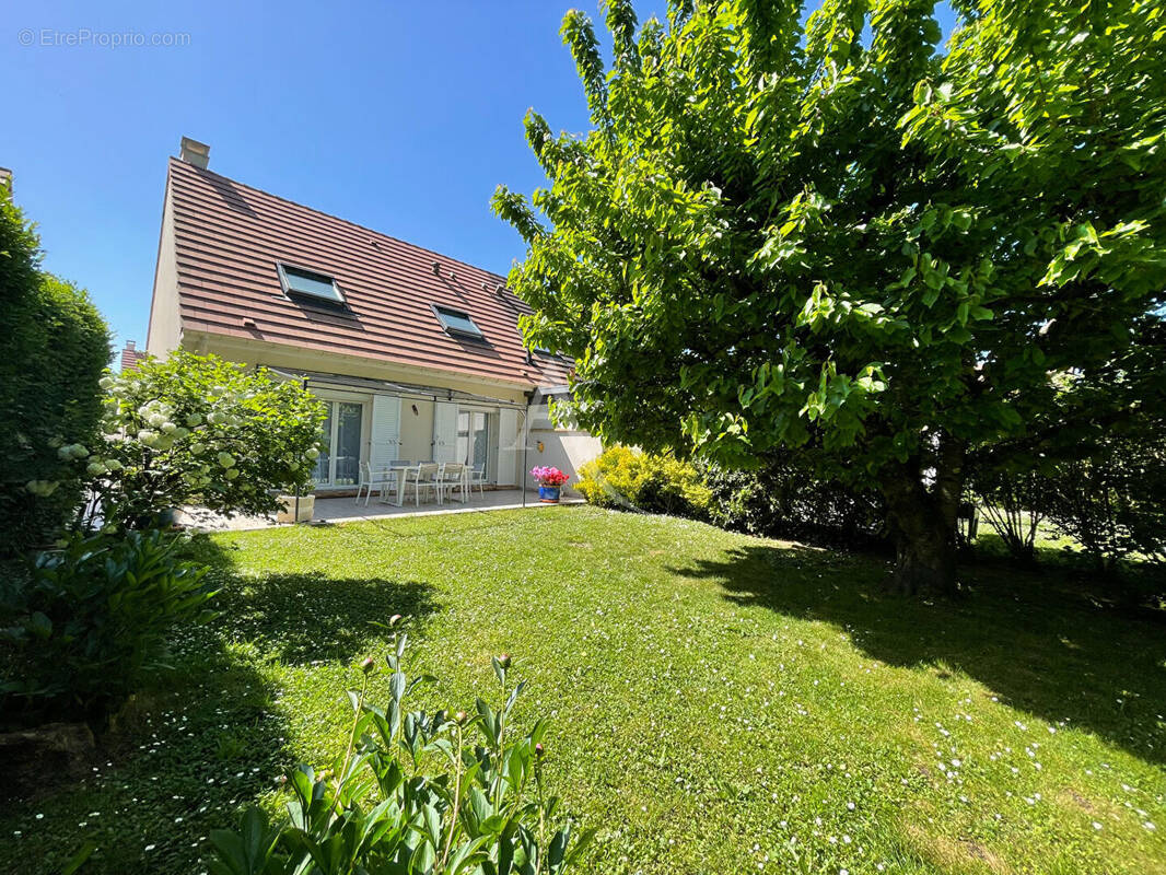 Maison à CHEVRY-COSSIGNY