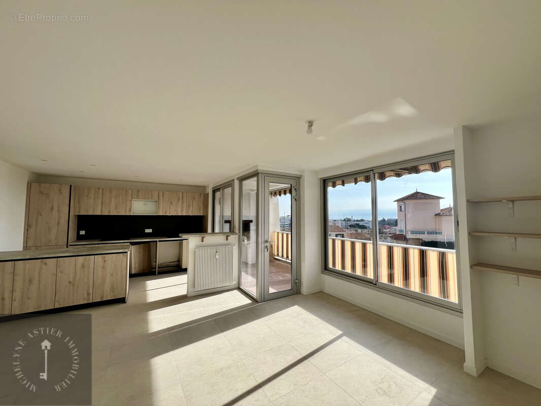 Appartement à SAINT-LAURENT-DU-VAR