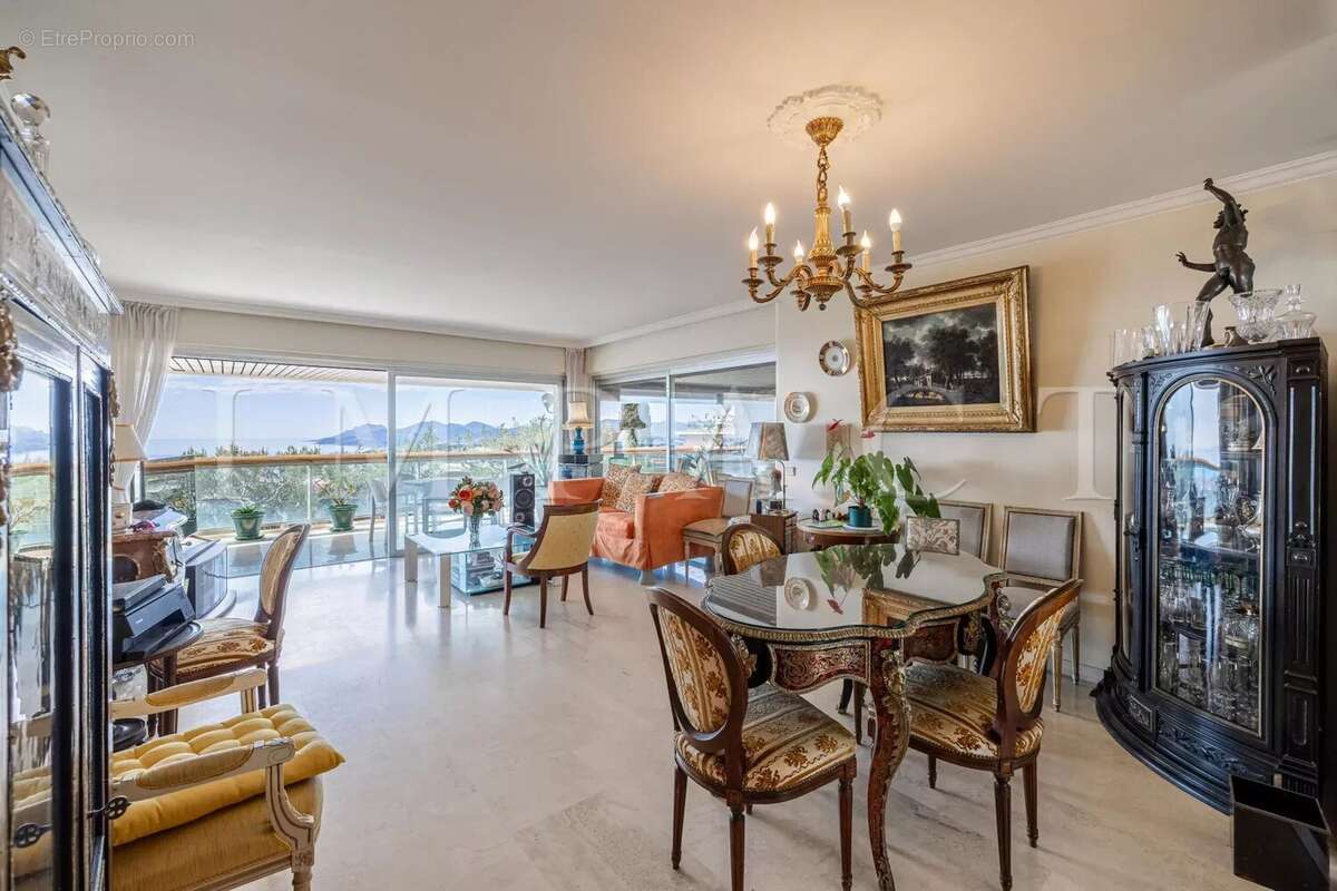 Appartement à LE CANNET