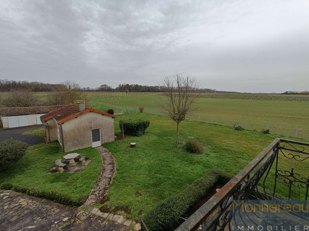 Maison à ROULLET-SAINT-ESTEPHE