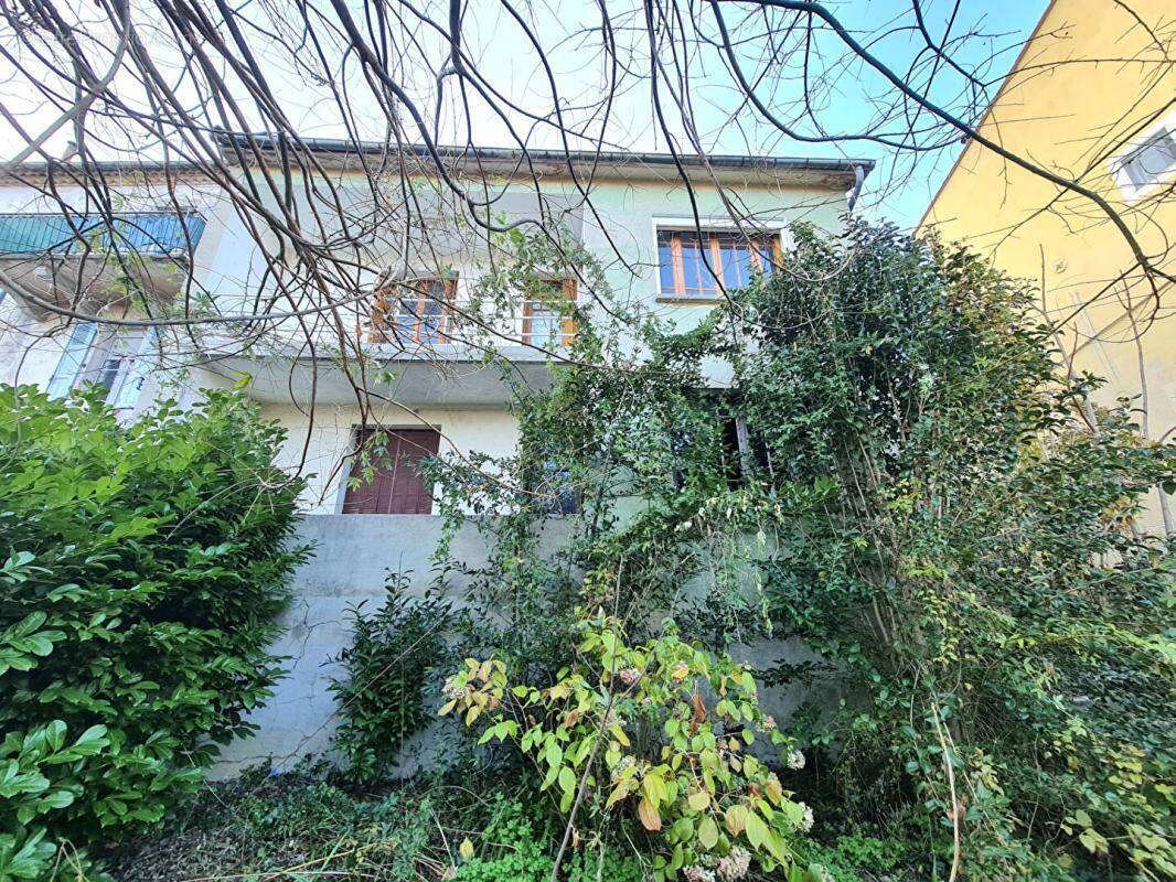 Appartement à LES SALLES-DU-GARDON