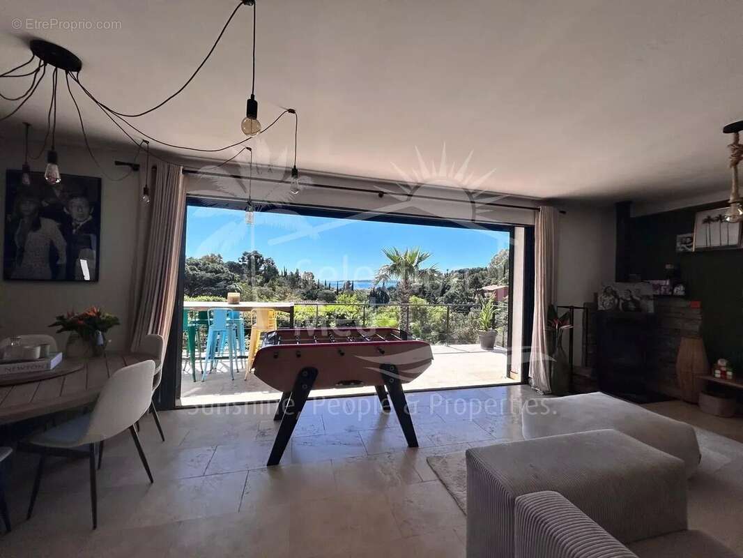 Maison à ROQUEBRUNE-SUR-ARGENS