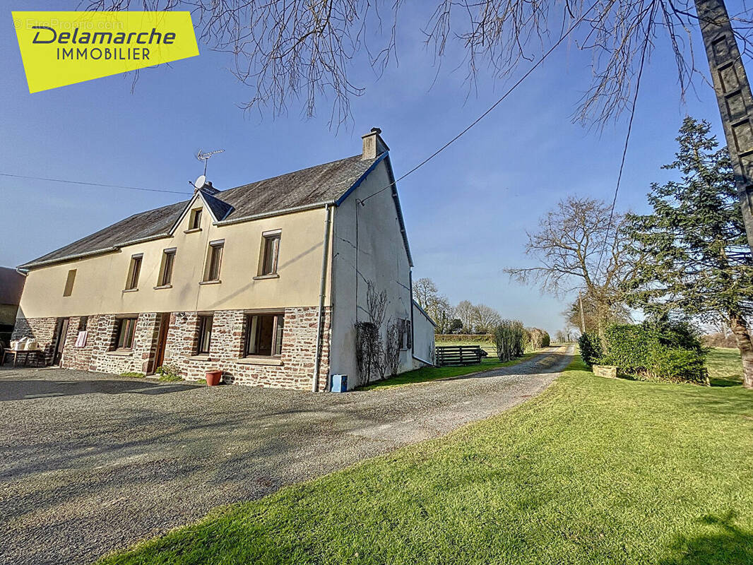 Maison à CERENCES
