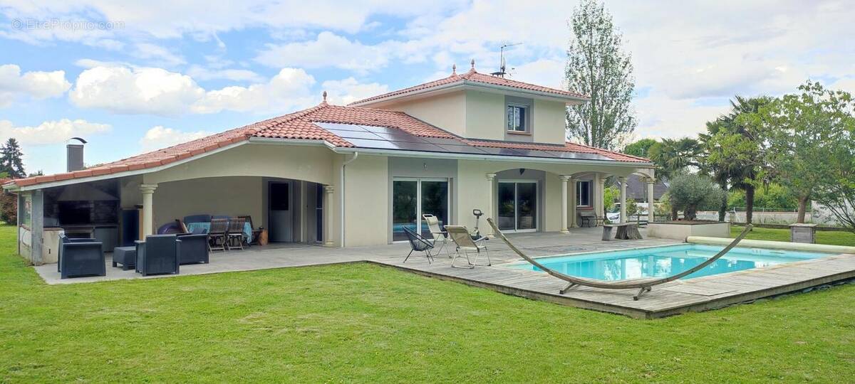 Maison à VIC-EN-BIGORRE