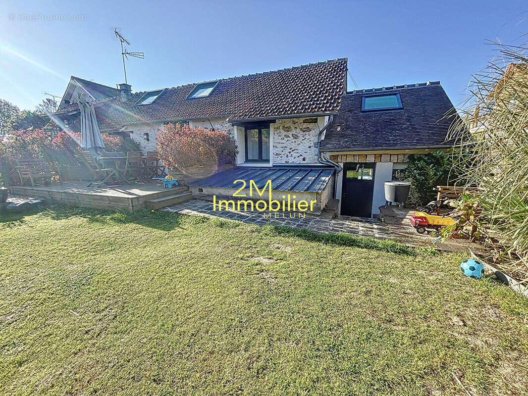 Maison à FONTAINE-LE-PORT