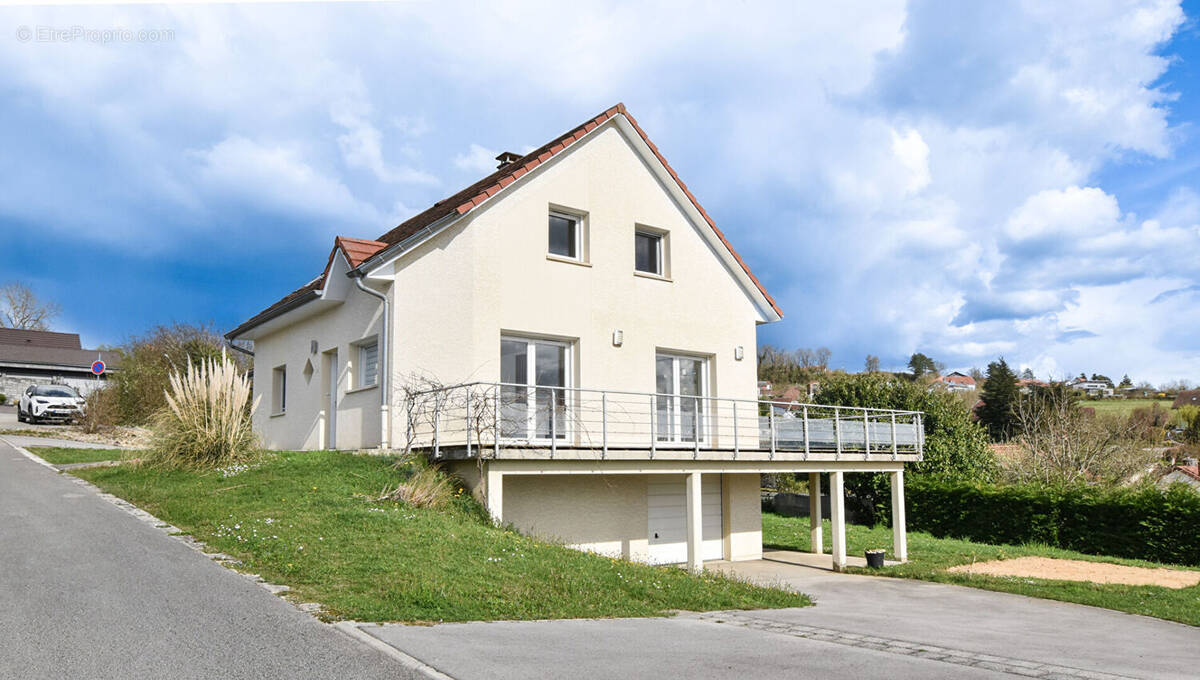 Maison à LARNOD