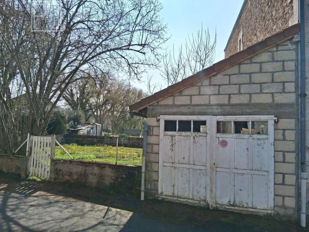 Maison à JAVERLHAC-ET-LA-CHAPELLE-SAINT-ROBERT