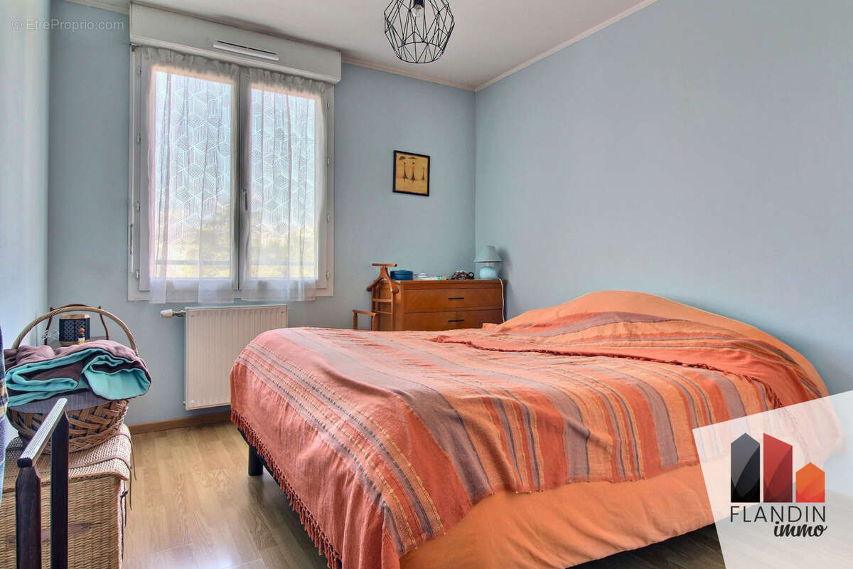 Appartement à SAINT-GENIS-LAVAL