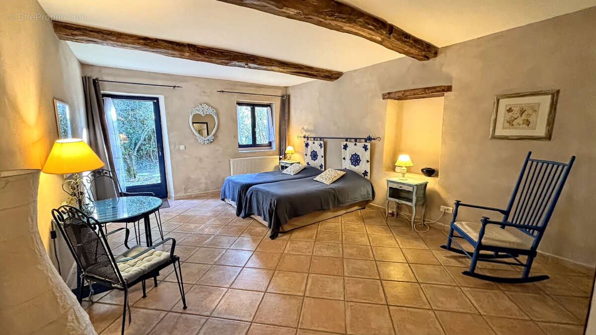 Maison à MIRMANDE