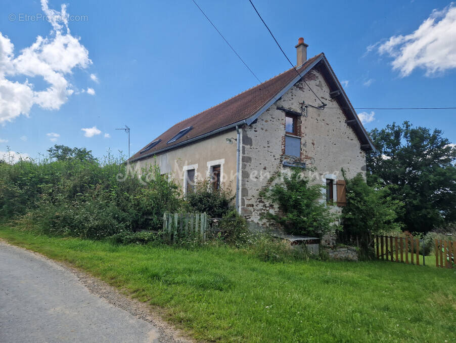 Maison à LOUROUX-DE-BOUBLE