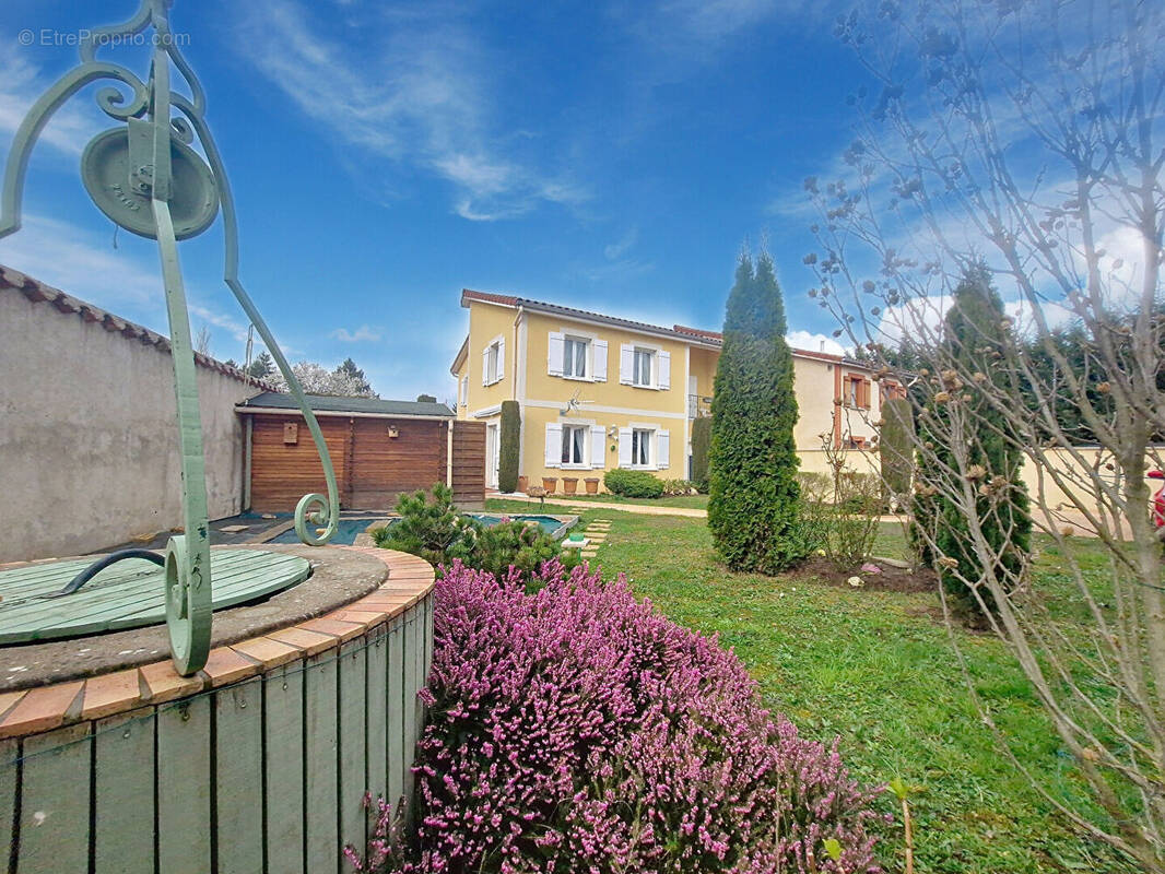 Maison à SURY-LE-COMTAL