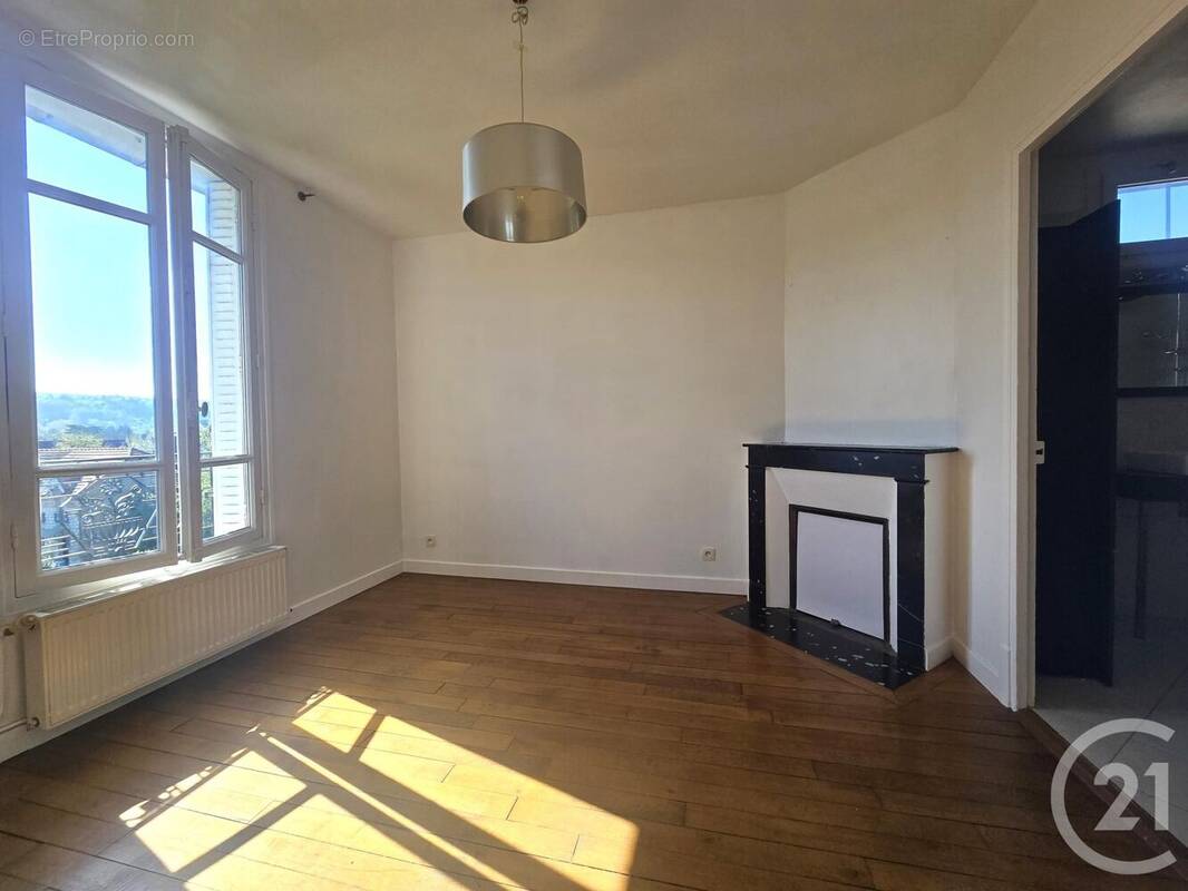 Appartement à SAINT-MAUR-DES-FOSSES