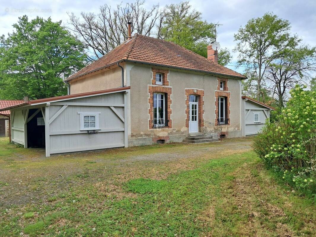 Maison à SAINT-GEORGES-LES-LANDES