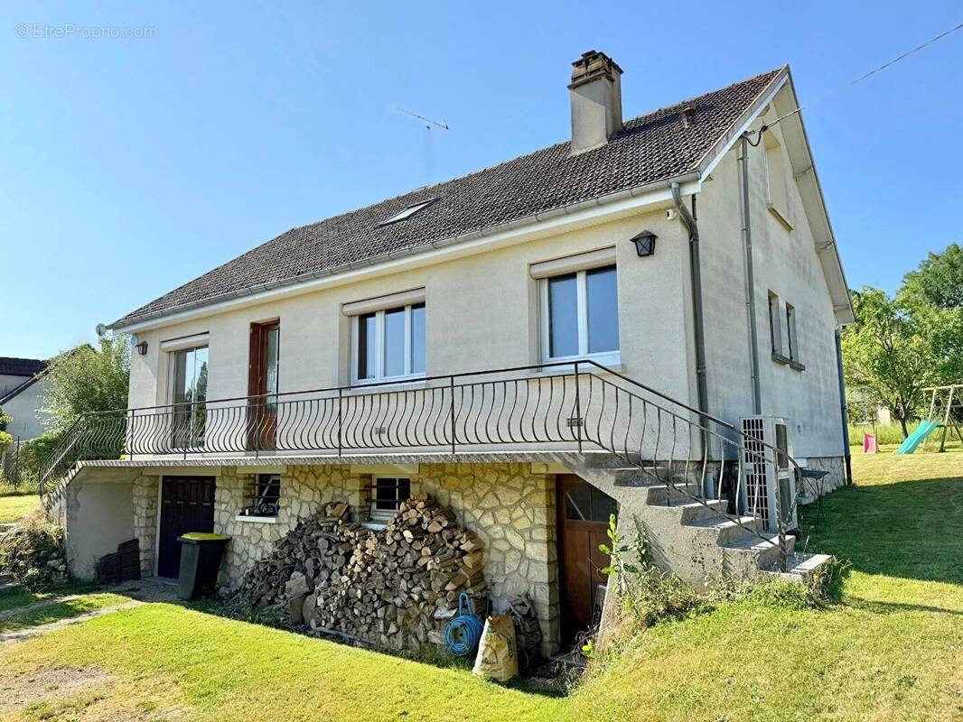 Maison à HOUDAN