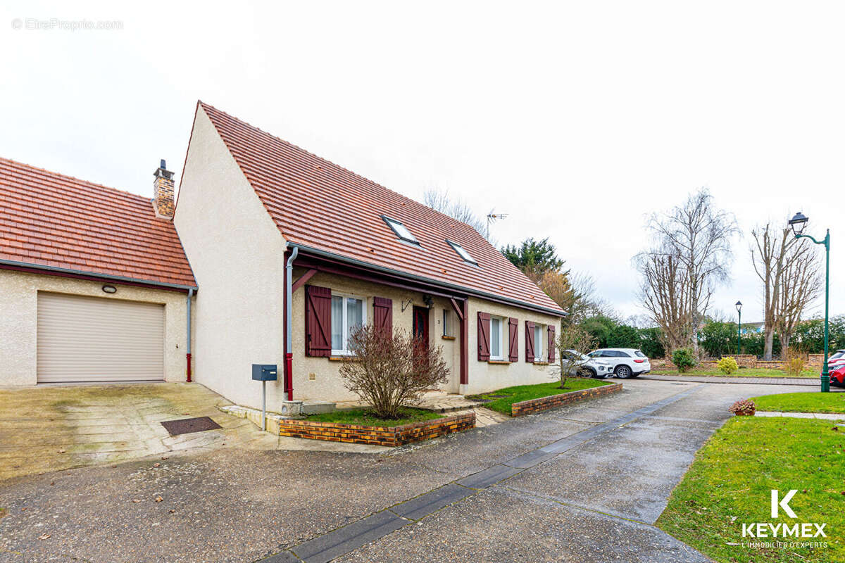 Maison à ENNERY