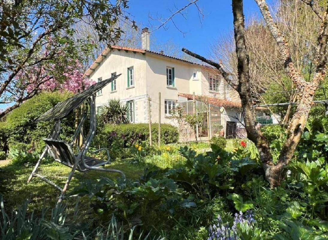 Maison à RUFFEC