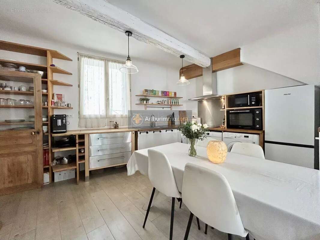 Appartement à BAGNOLS-EN-FORET