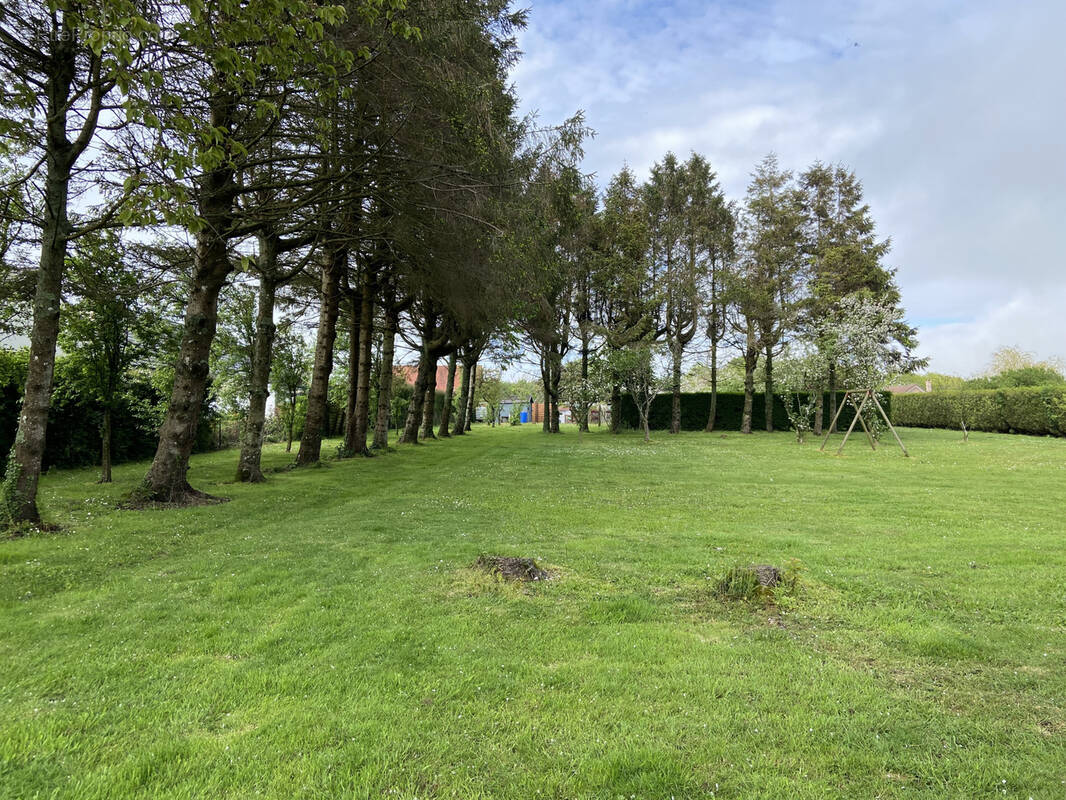 Terrain à LA CAPELLE-LES-BOULOGNE
