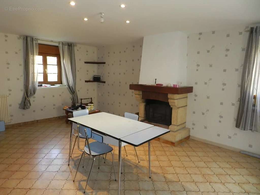 Maison à SAINT-PIERRE-SUR-DIVES
