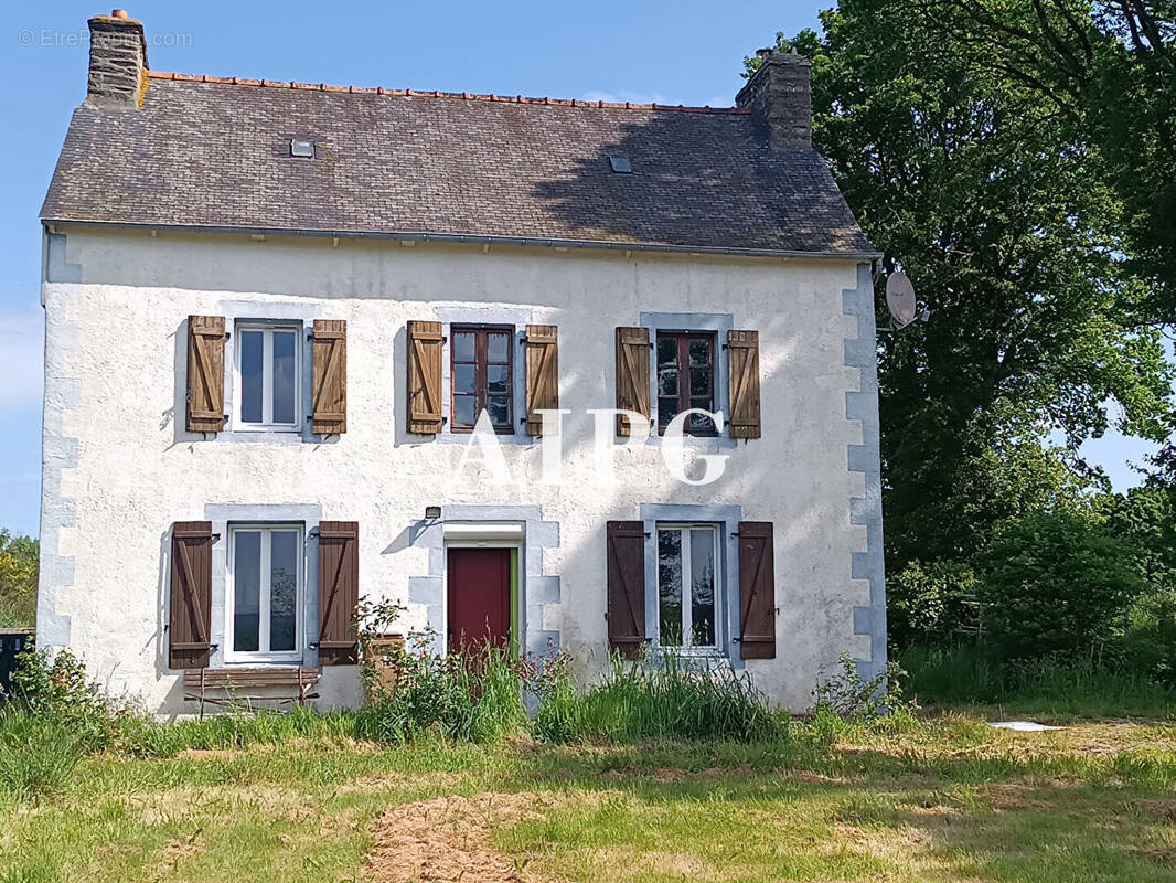 Maison à SAINTE-TREPHINE