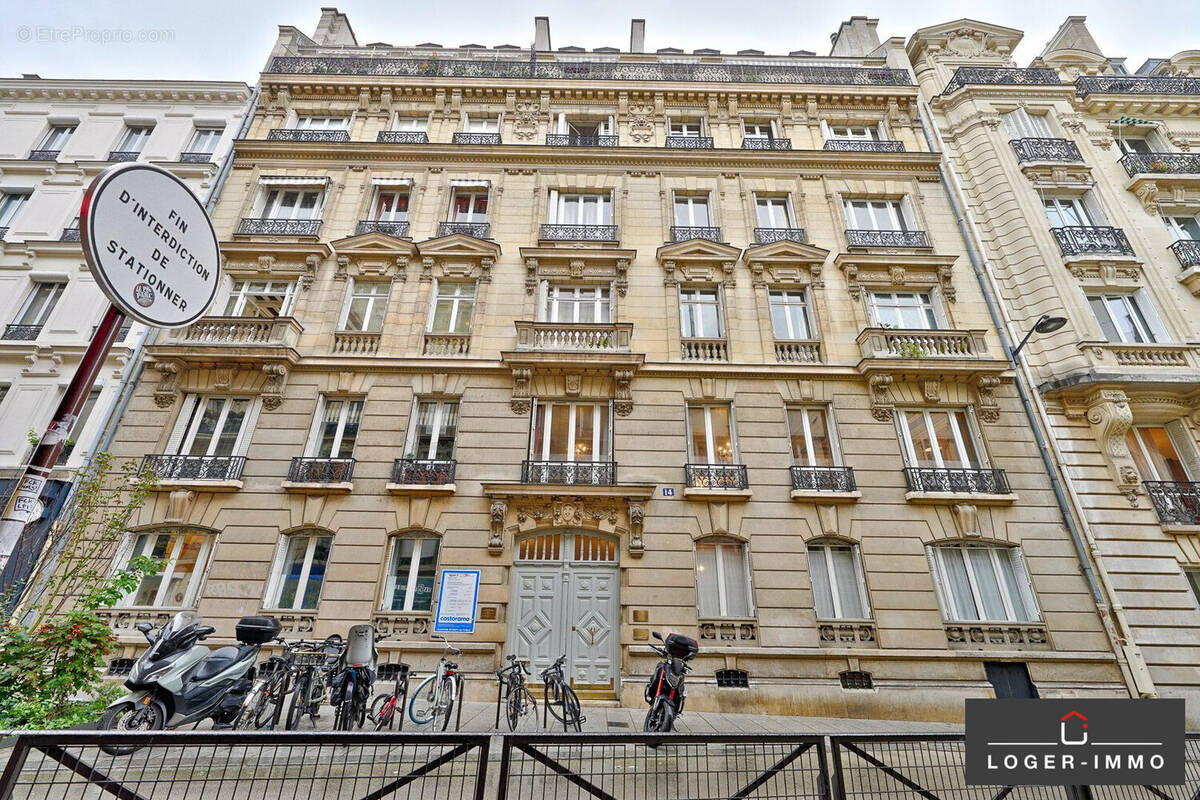 Appartement à PARIS-8E