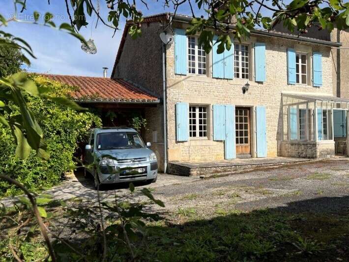 Maison à VERTEUIL-SUR-CHARENTE
