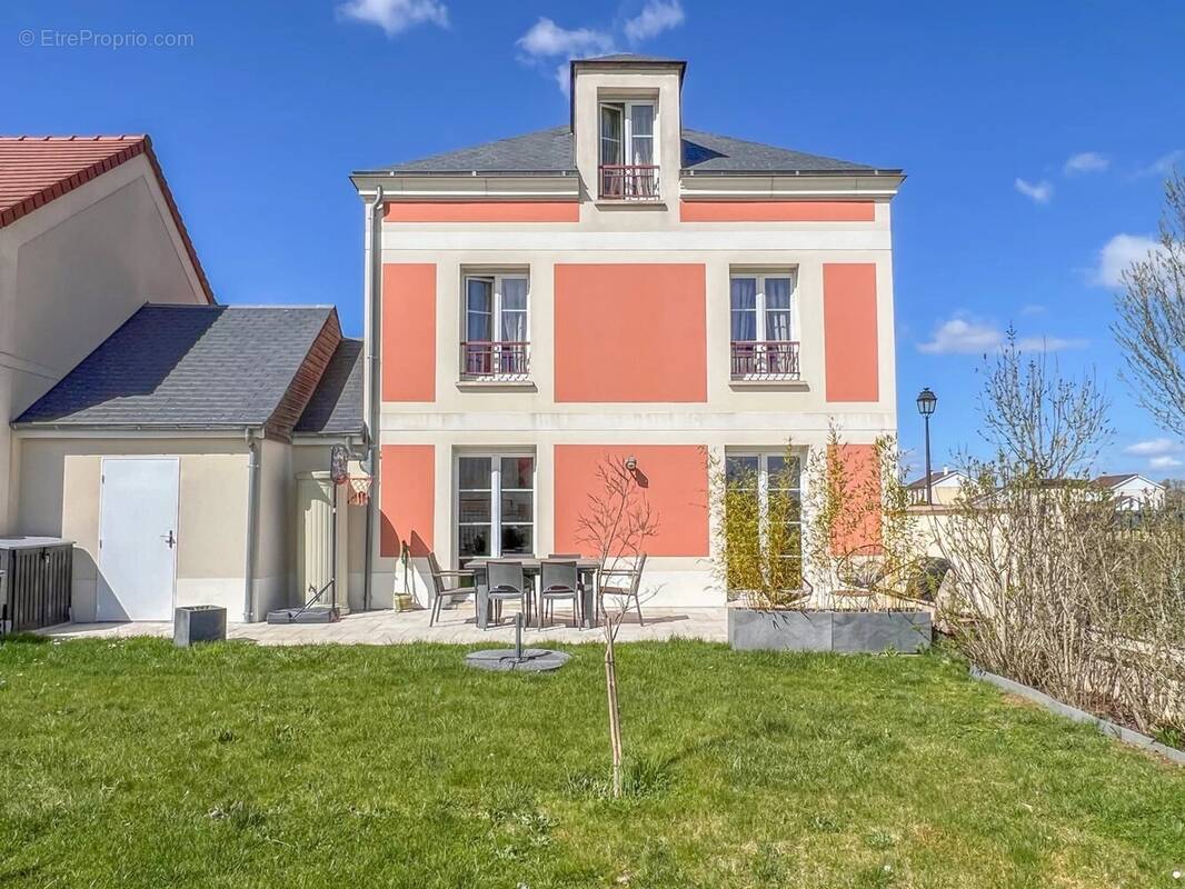 Maison à LE MESNIL-SAINT-DENIS