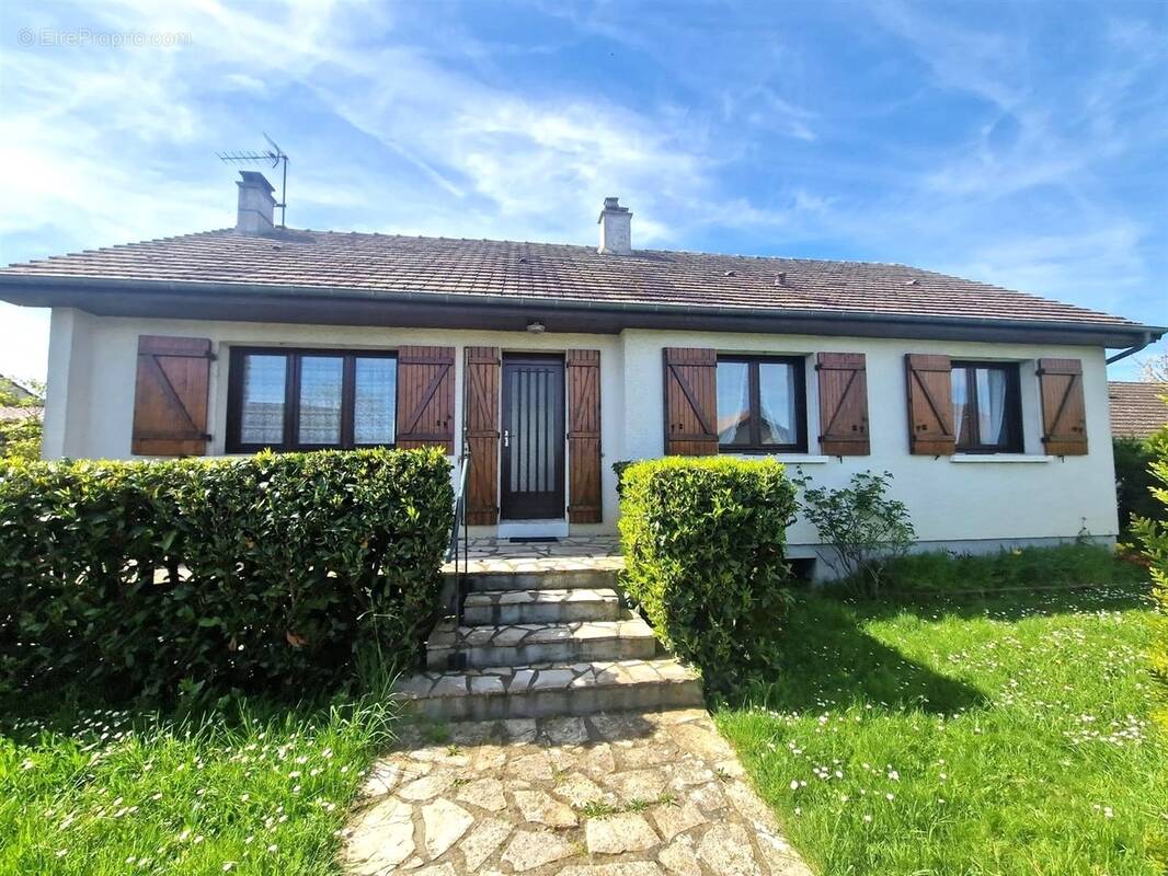 Maison à LA MADELEINE-DE-NONANCOURT