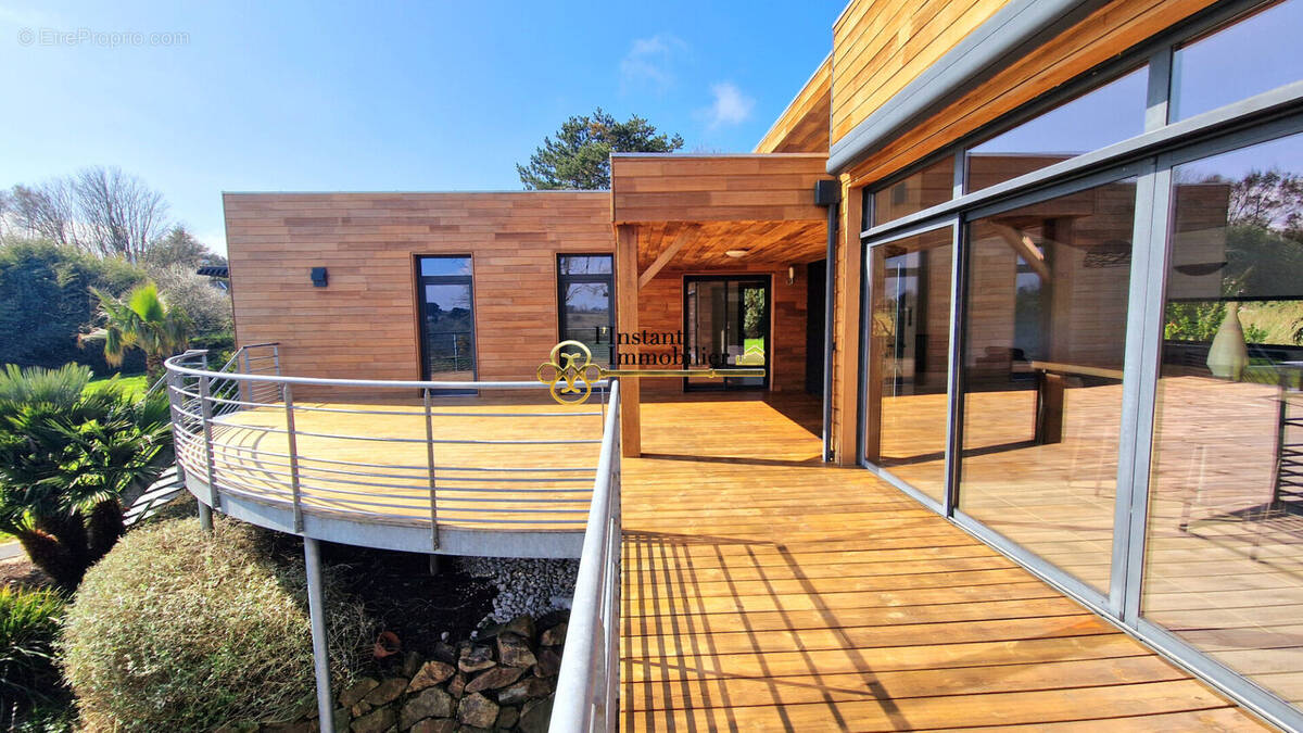 Maison à LOCQUIREC