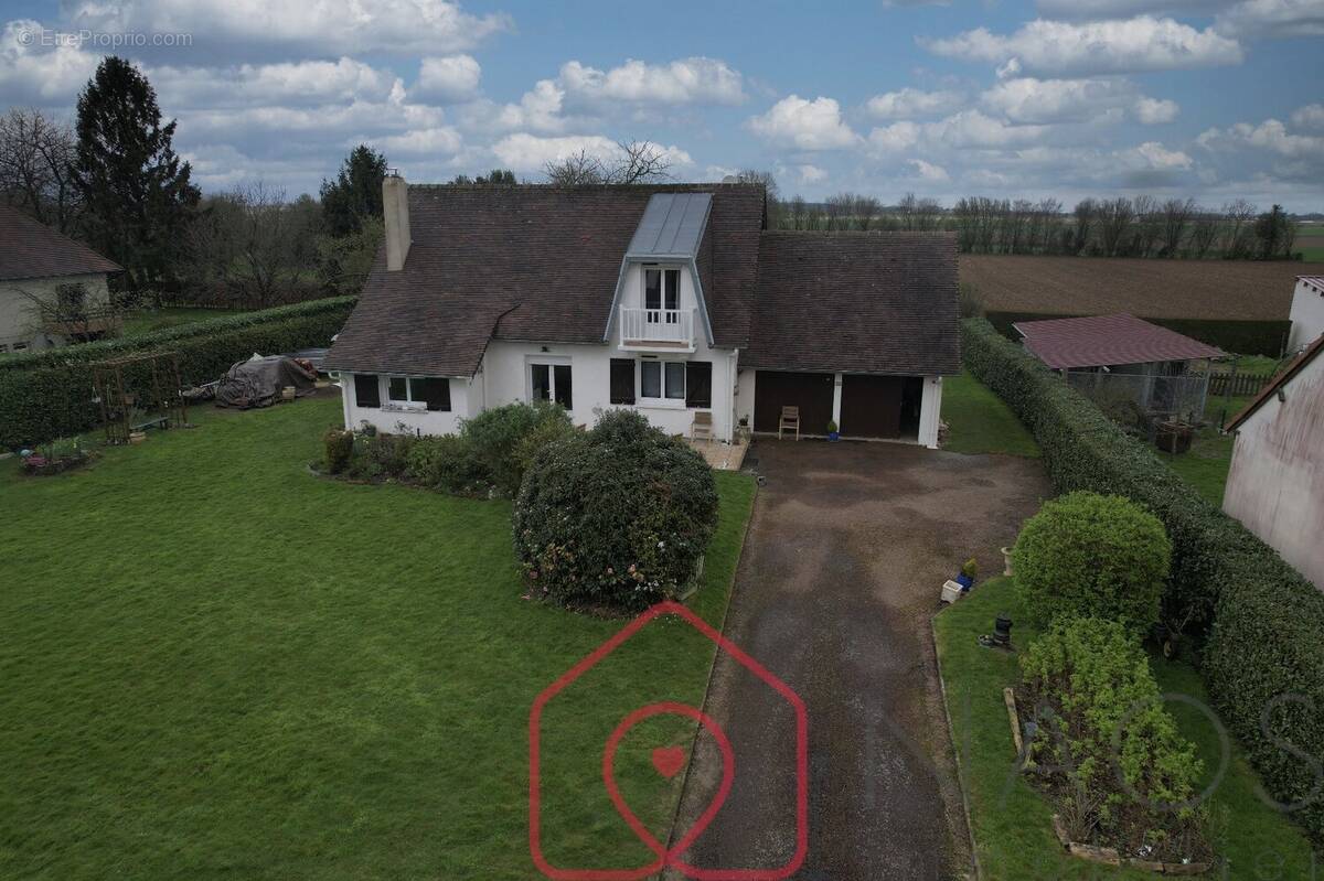 Maison à POIX-DE-PICARDIE