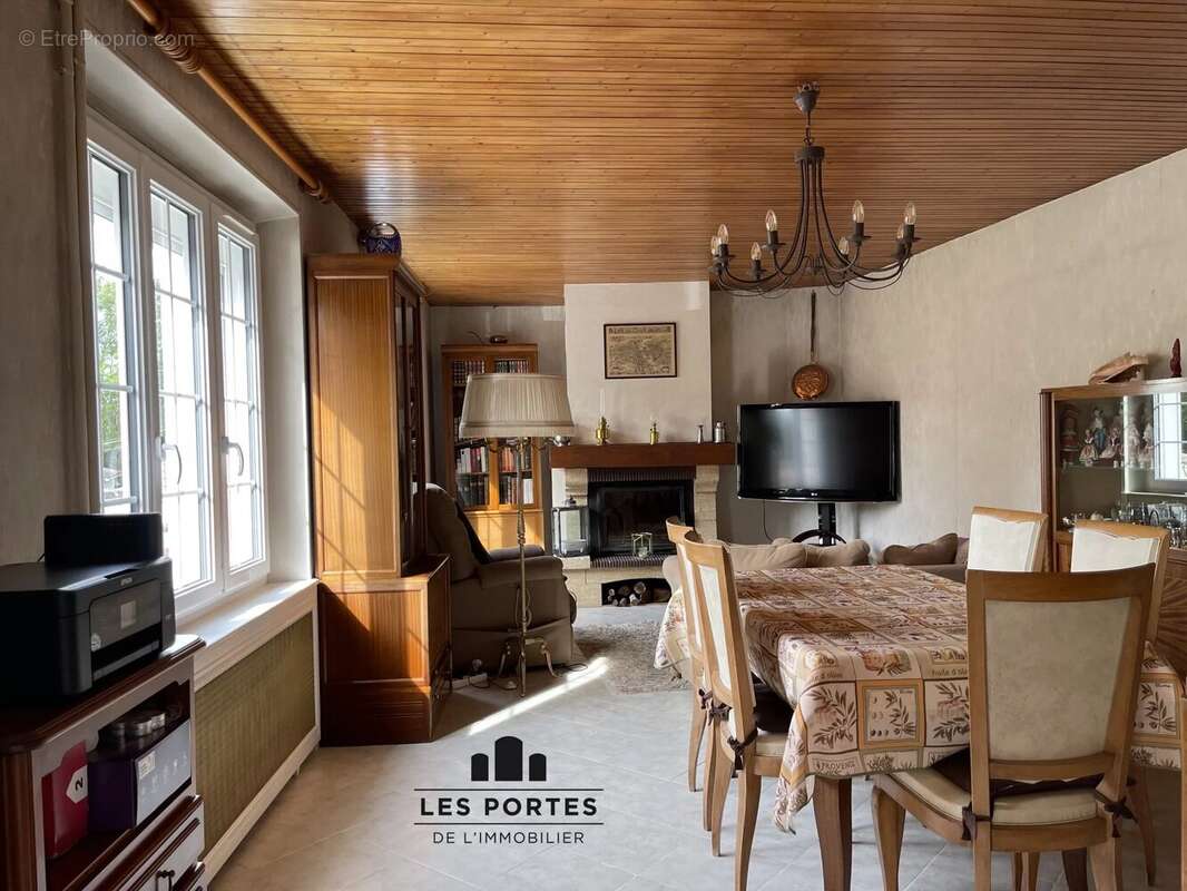 Maison à VERT-LE-GRAND