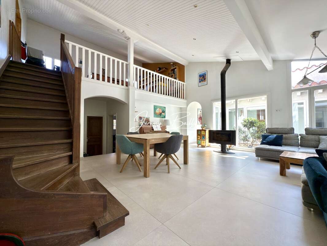 Maison à PEZILLA-LA-RIVIERE