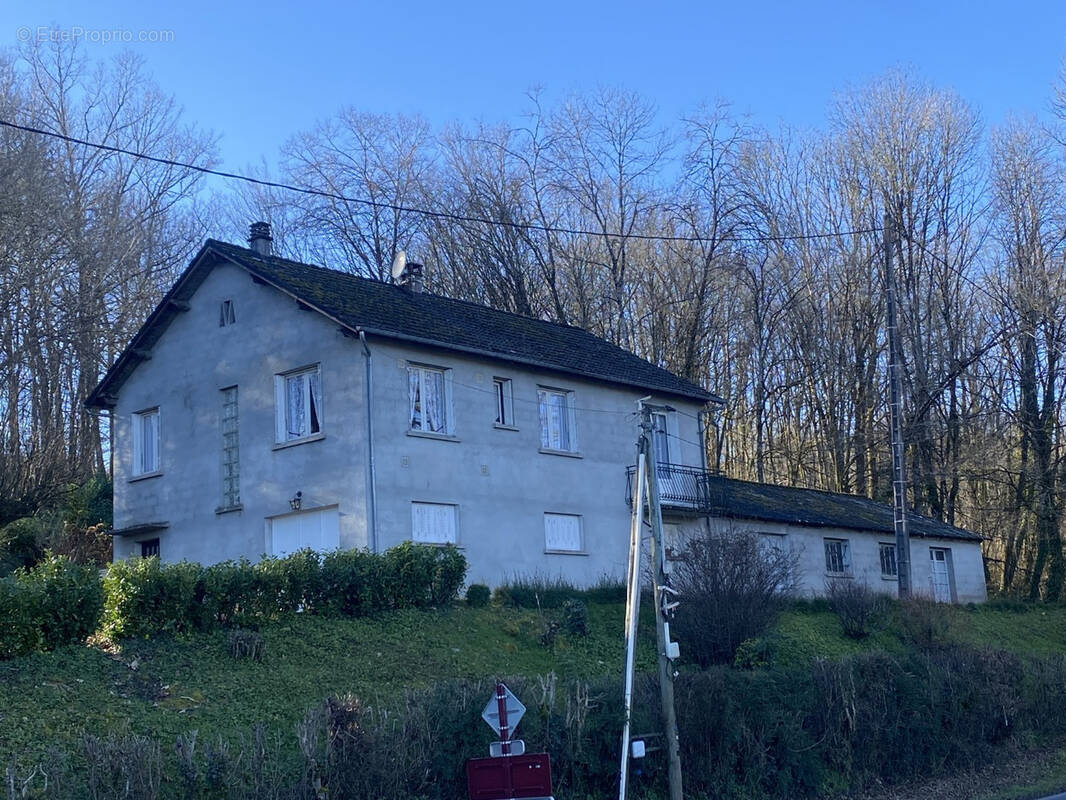 Maison à SAINT-BONNET-LA-RIVIERE