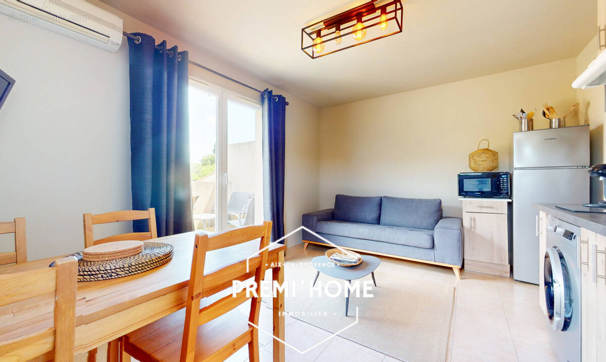 Appartement à MOURIES