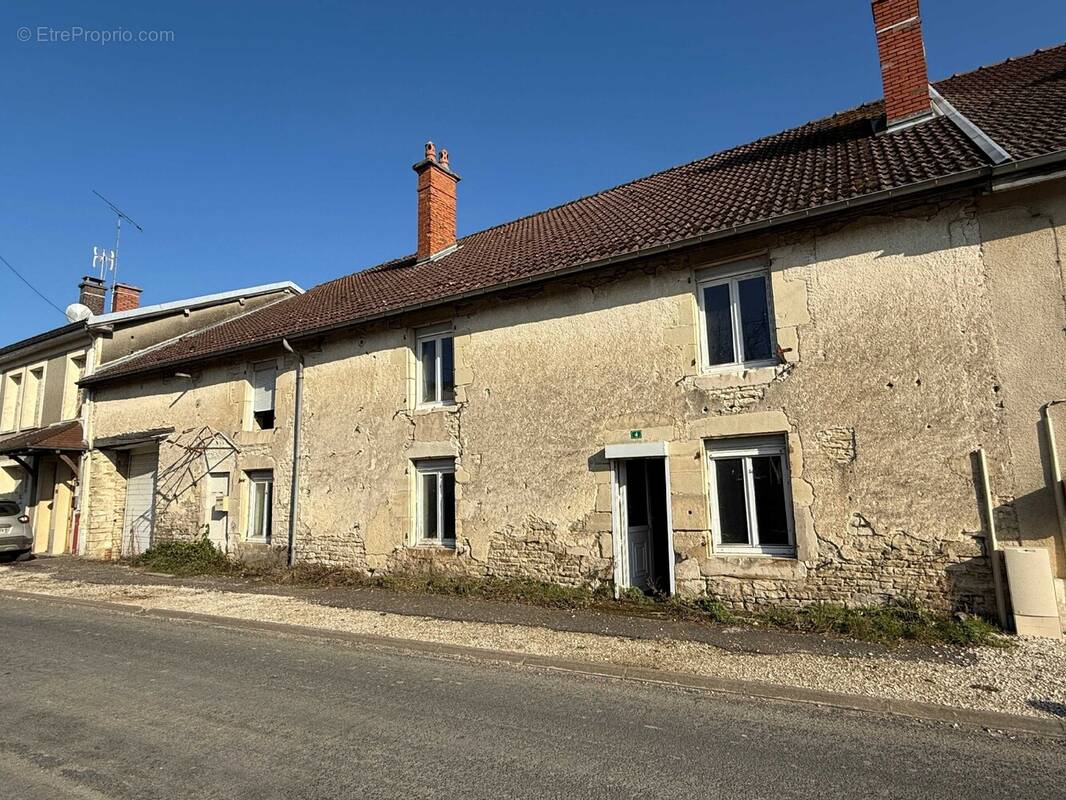 Maison à CHATEAUVILLAIN