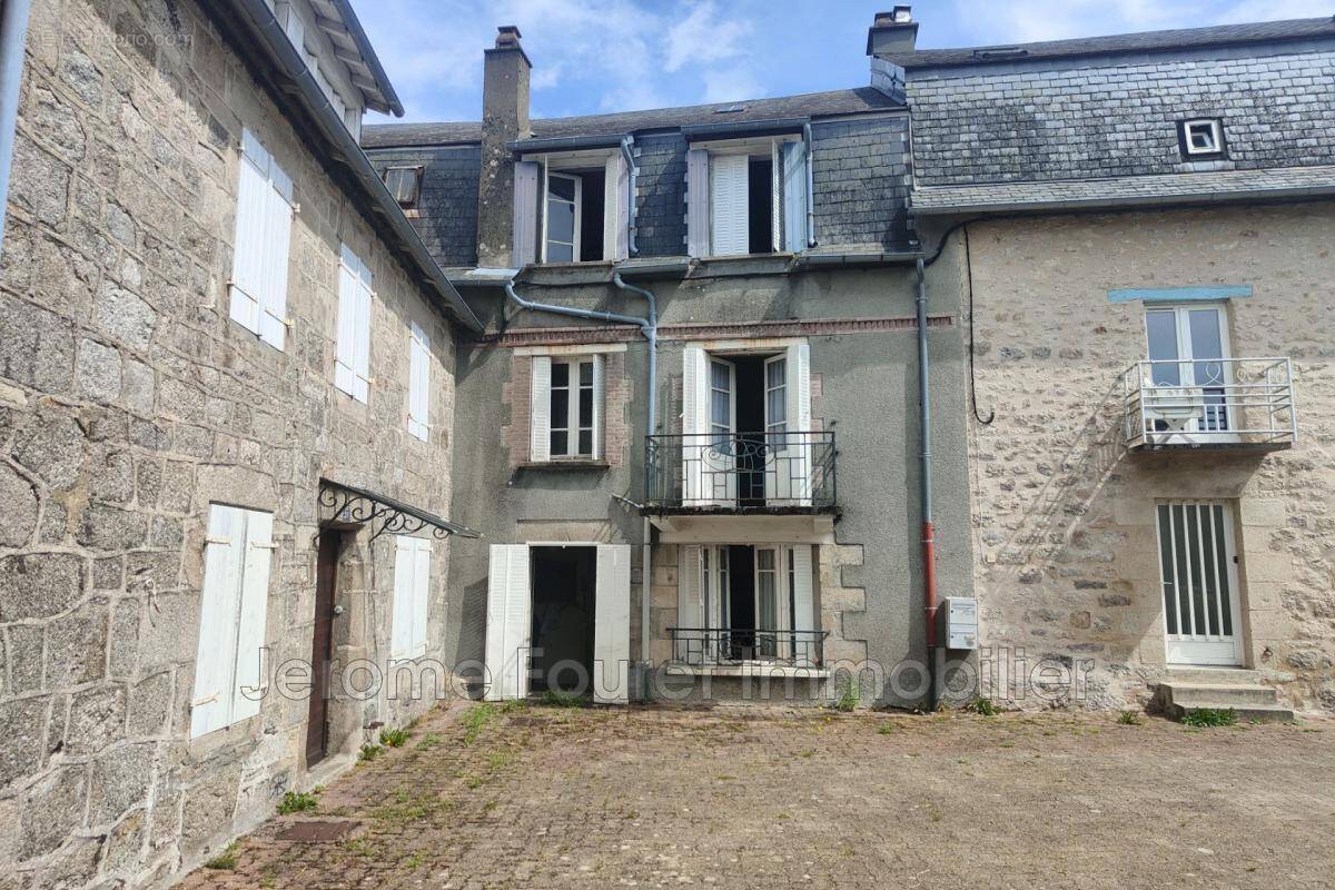 Maison à EGLETONS