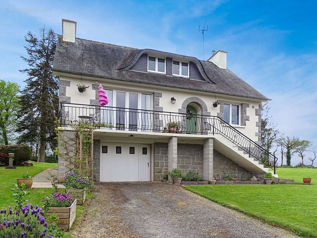 Maison à CALLAC