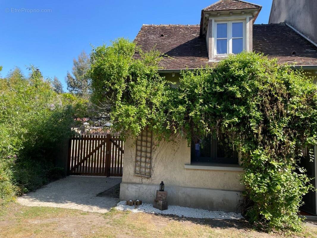 Maison à DAMPIERRE-EN-YVELINES