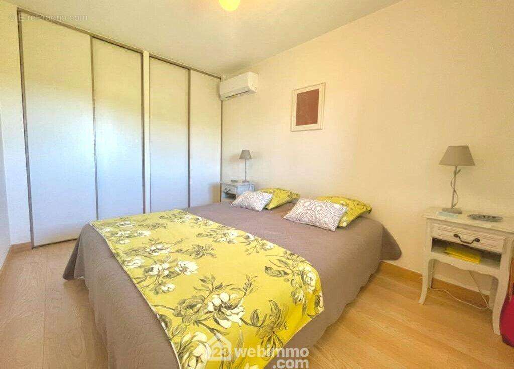 La chambre de 11m2 avec de nombreux rangements. - Appartement à SAINTE-MAXIME